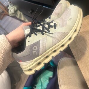 Onclouds/ ON running Sneakers women size 8